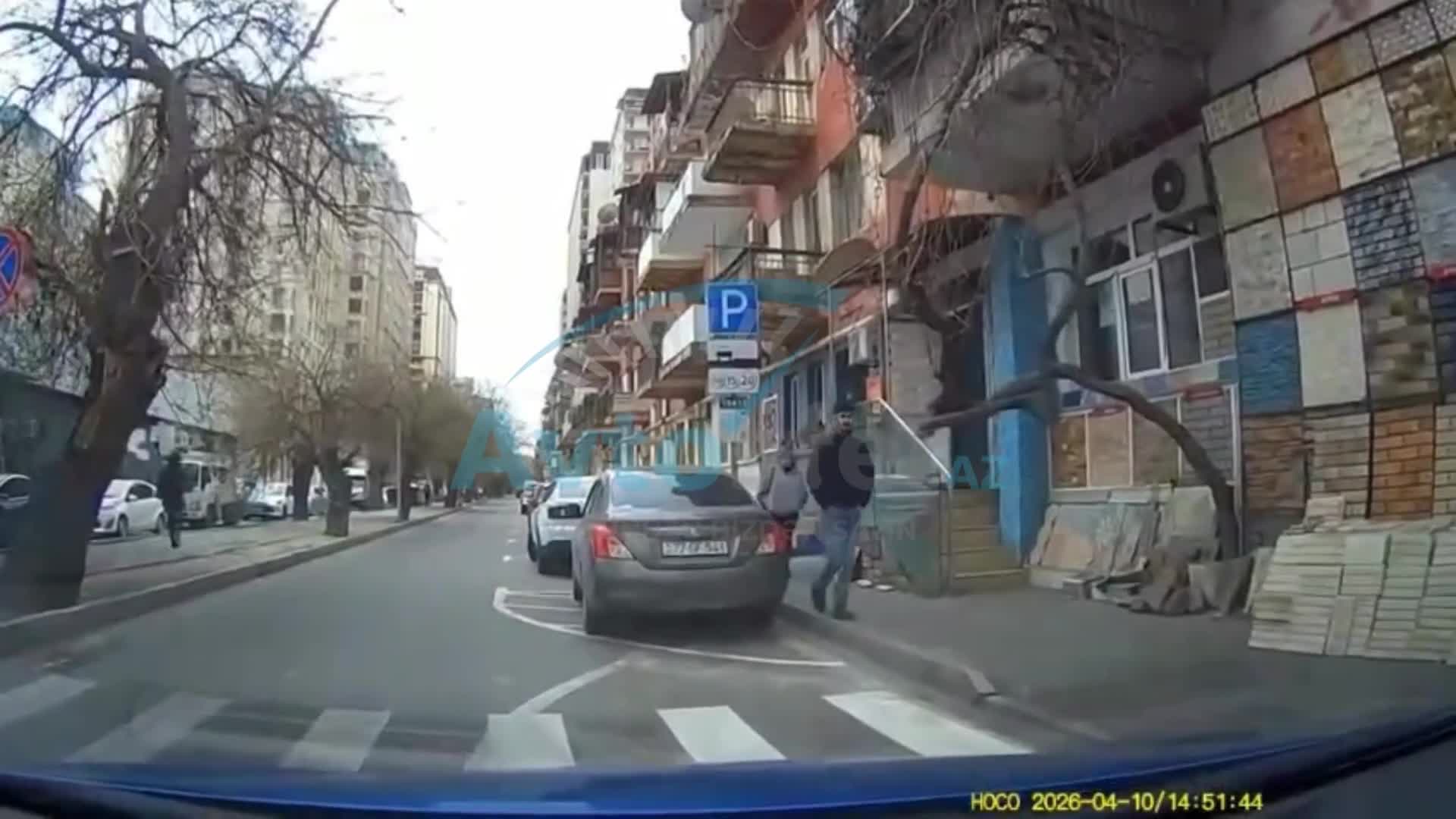 Bakıda əks yola çıxan sürücü ona irad bildirən qadını təhqir etdi