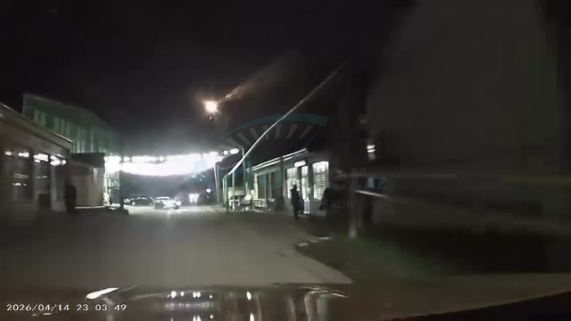 Xocəsəndə “drift şou”: “Mercedes” az qala qaz xəttinə çırpılırdı 