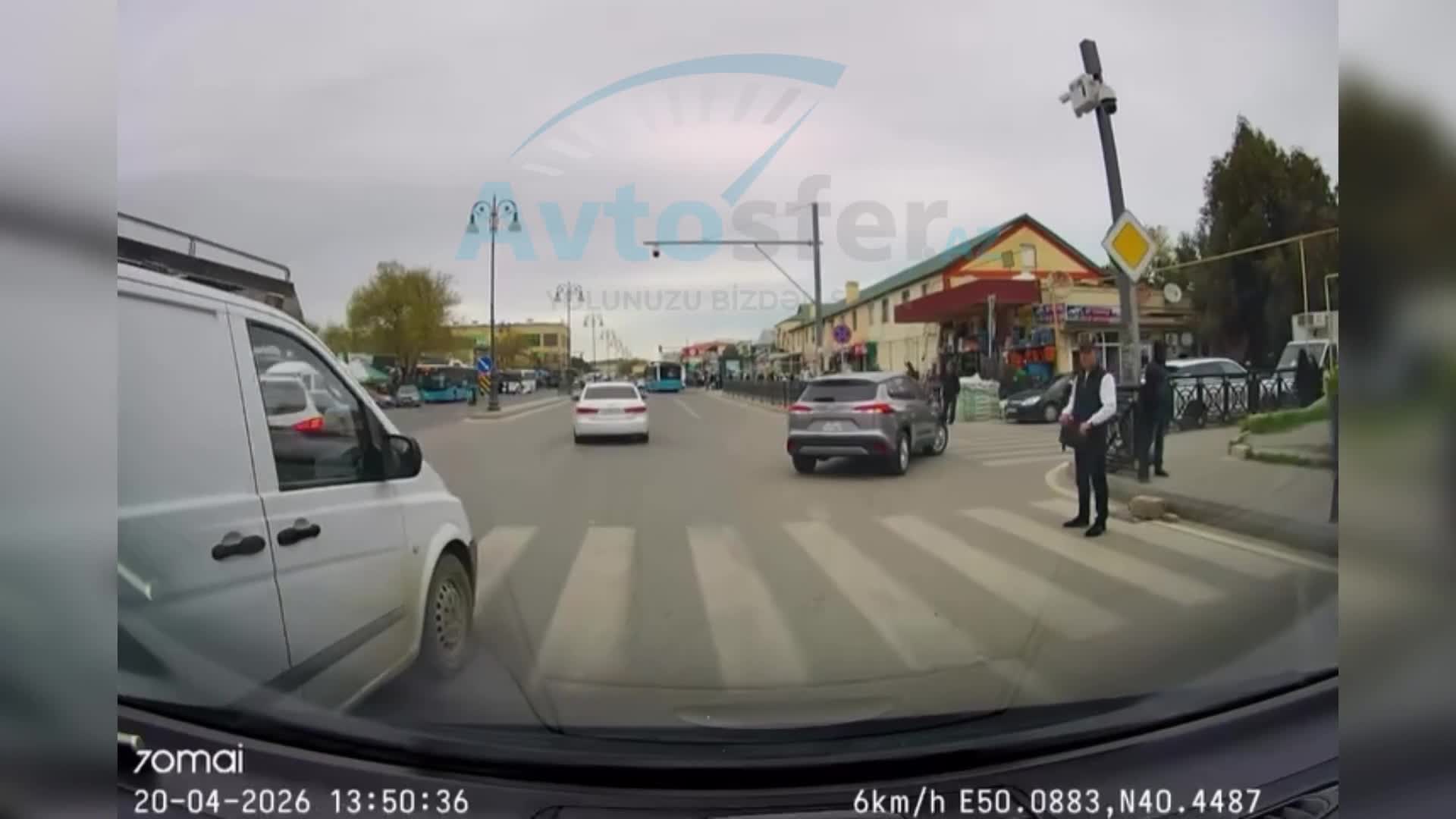 Piyadanın bu hərəkəti sürücüləri çaş-baş salıb əsəbiləşdirdi 