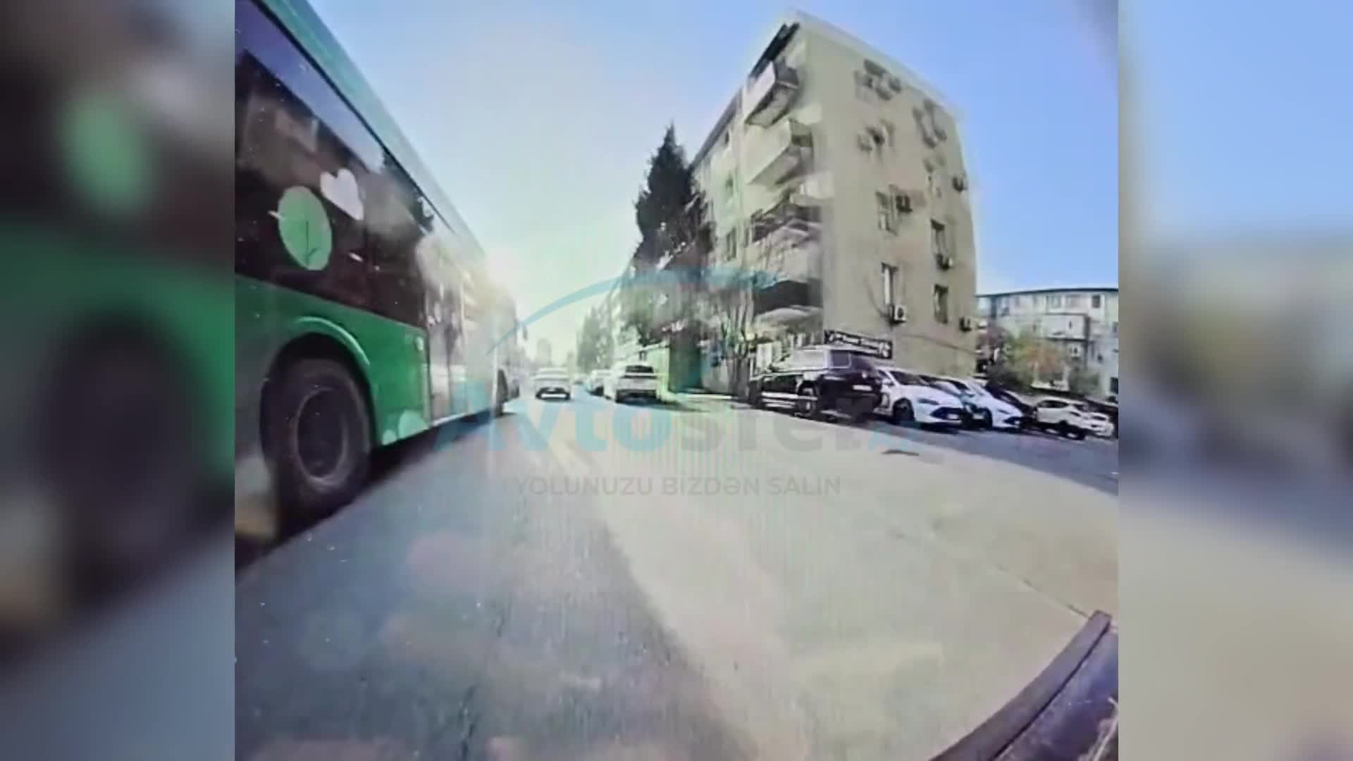 Qoşa xətti saymayan avtobus sürücüsü əks yola keçdi 