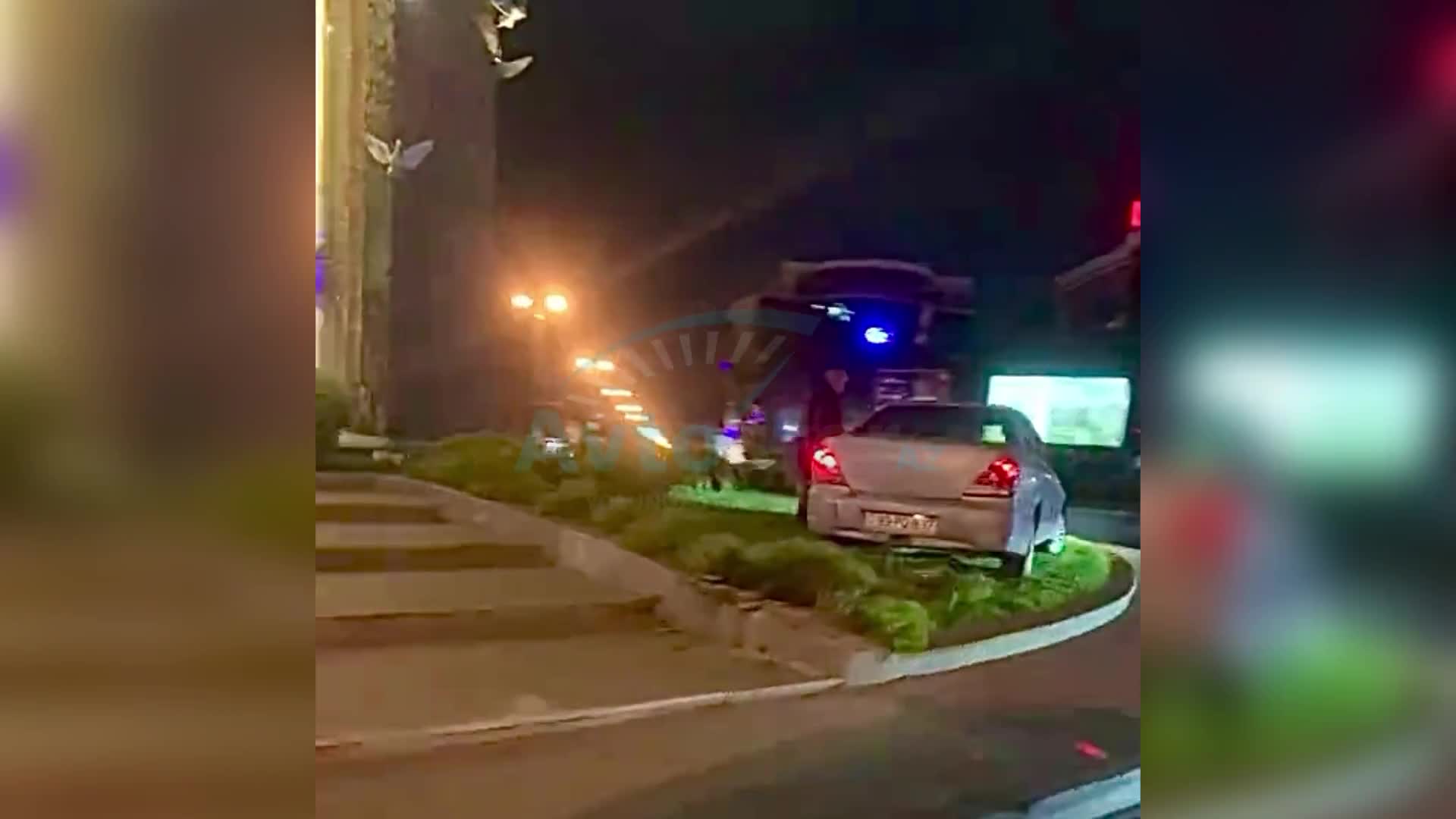 Bakıda idarəetmədən çıxan “Nissan” dairəyə düşdü 