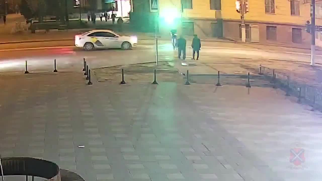 Polis piyadanı vurub qaçan sürücünü axtarır