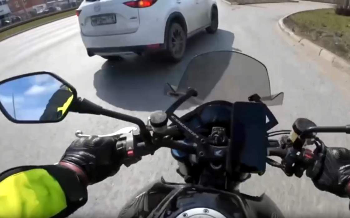 Qayda pozan sürücülər döngədə qəza törətdilər 