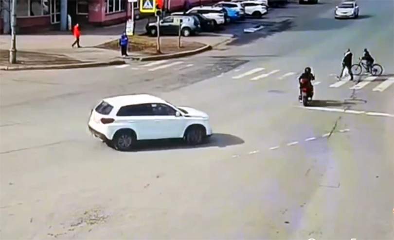 Piyadaları vuran motosikletli hadisə yerindən qaçdı