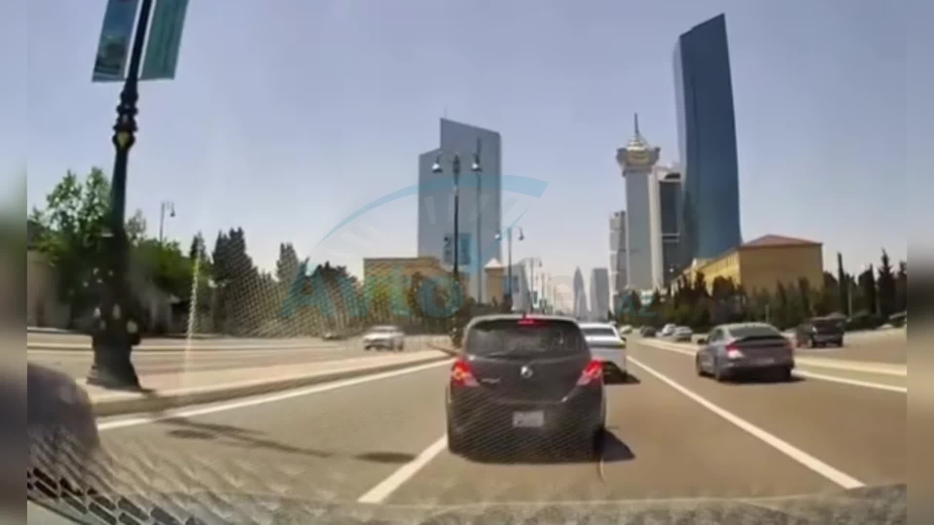 “Nissan” sürücüsü son anda faciənin qarşısını aldı