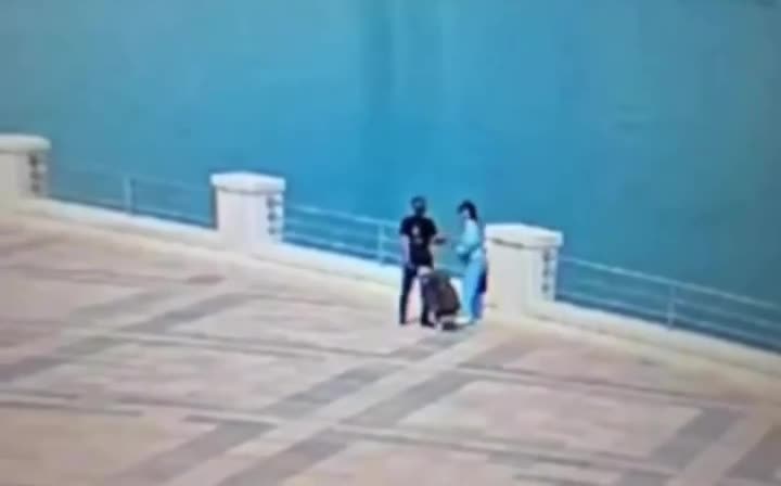 Bulvarda qadına qarşı əxlaqsızlıq edən şəxsin VİDEOsu