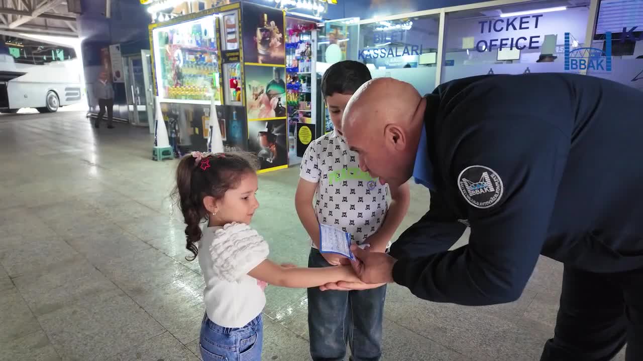 Balaca sərnişinlər üçün bayram aksiyası keçirilib