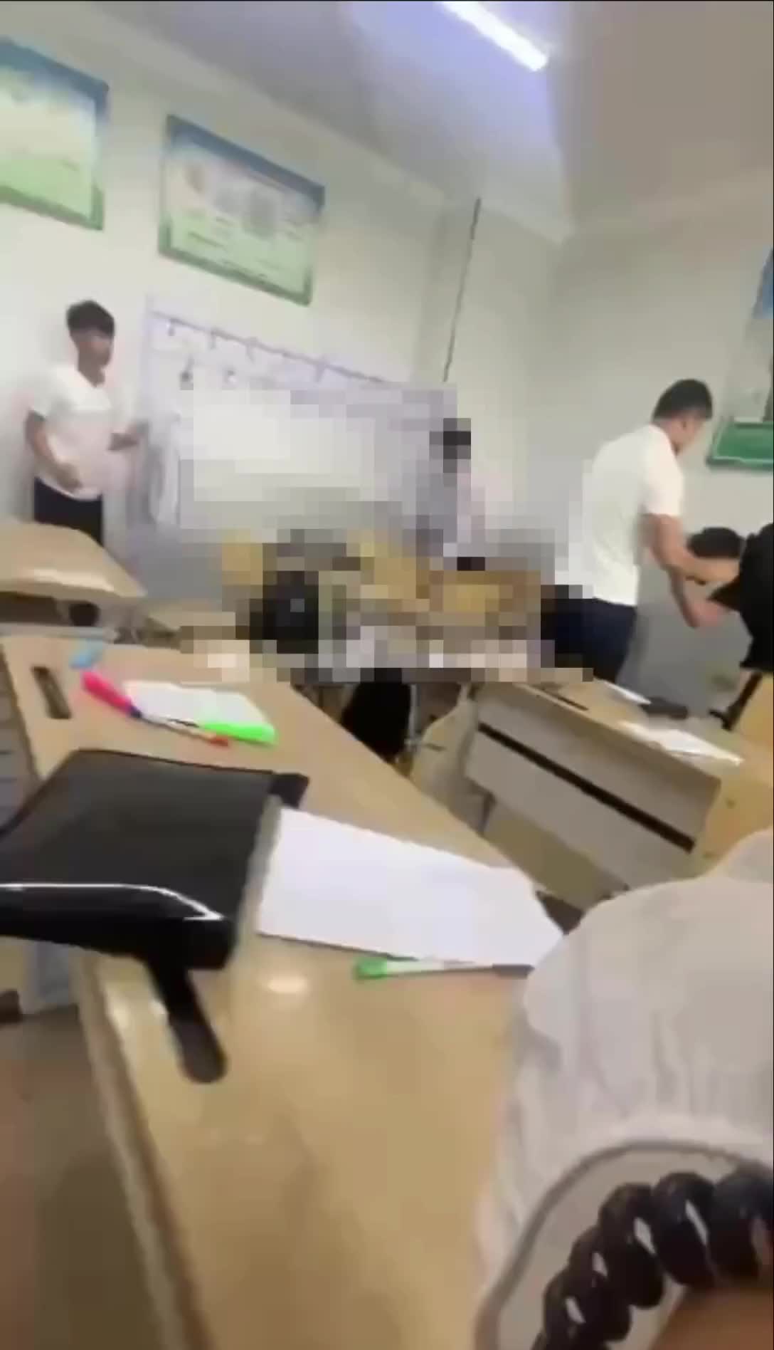 Müəllim şagirdə xəsarət yetirdi