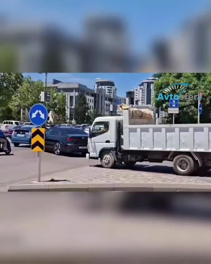  Bu küçədə avtobus zolağına girmək olar, yoxsa yox?