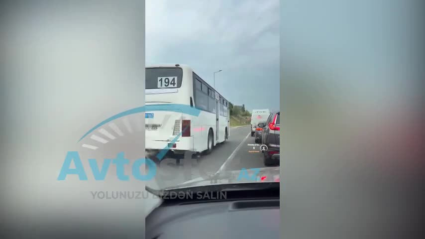 Avtobus sürücüsü əks yola çıxdı
