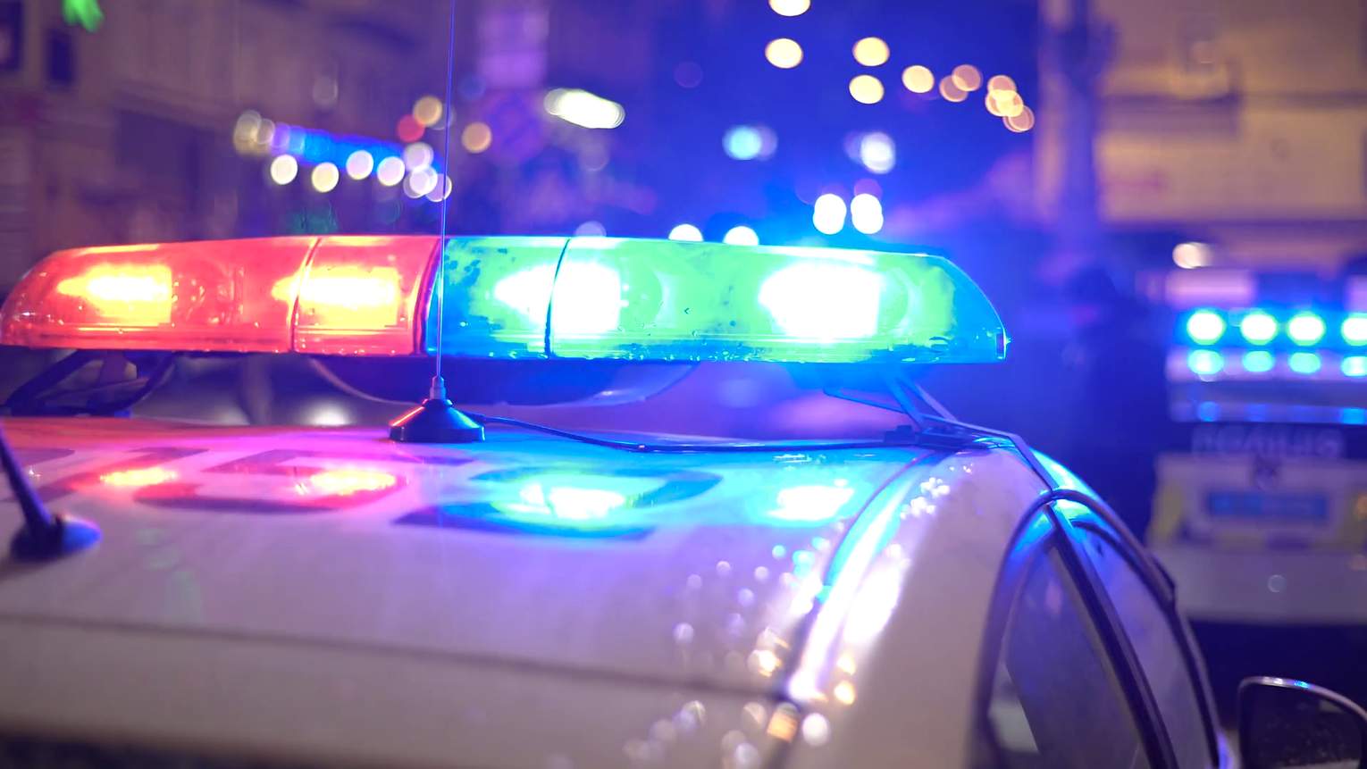 Yol polisi diqqət çəkən avtomobili saxlaldı