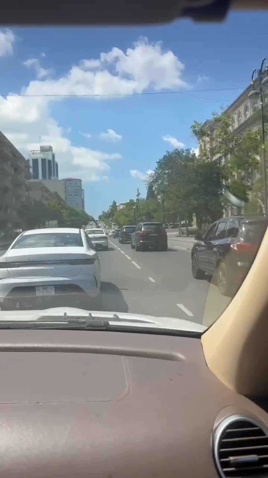 Bu yolda nişan sürücüləri çaşdırır