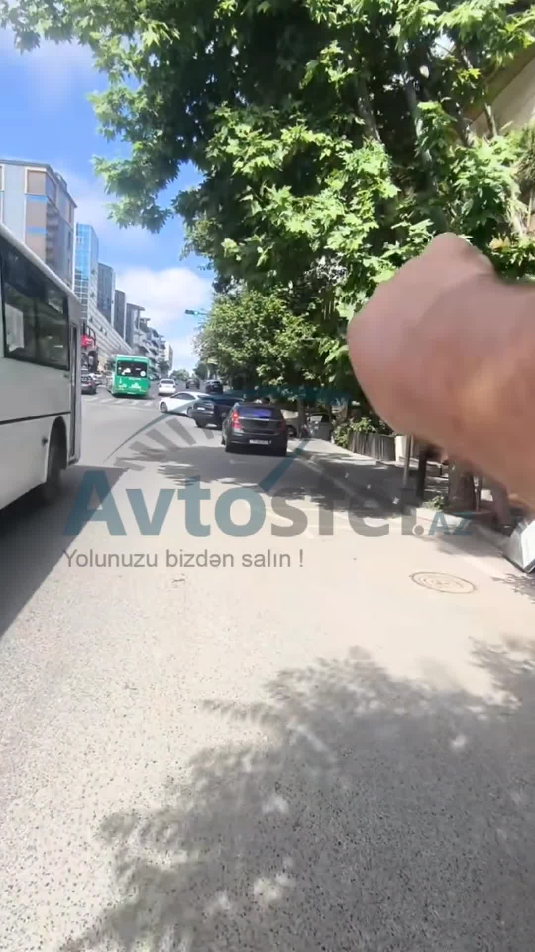 Bu küçədə parklanma yerində dayanmayın 
