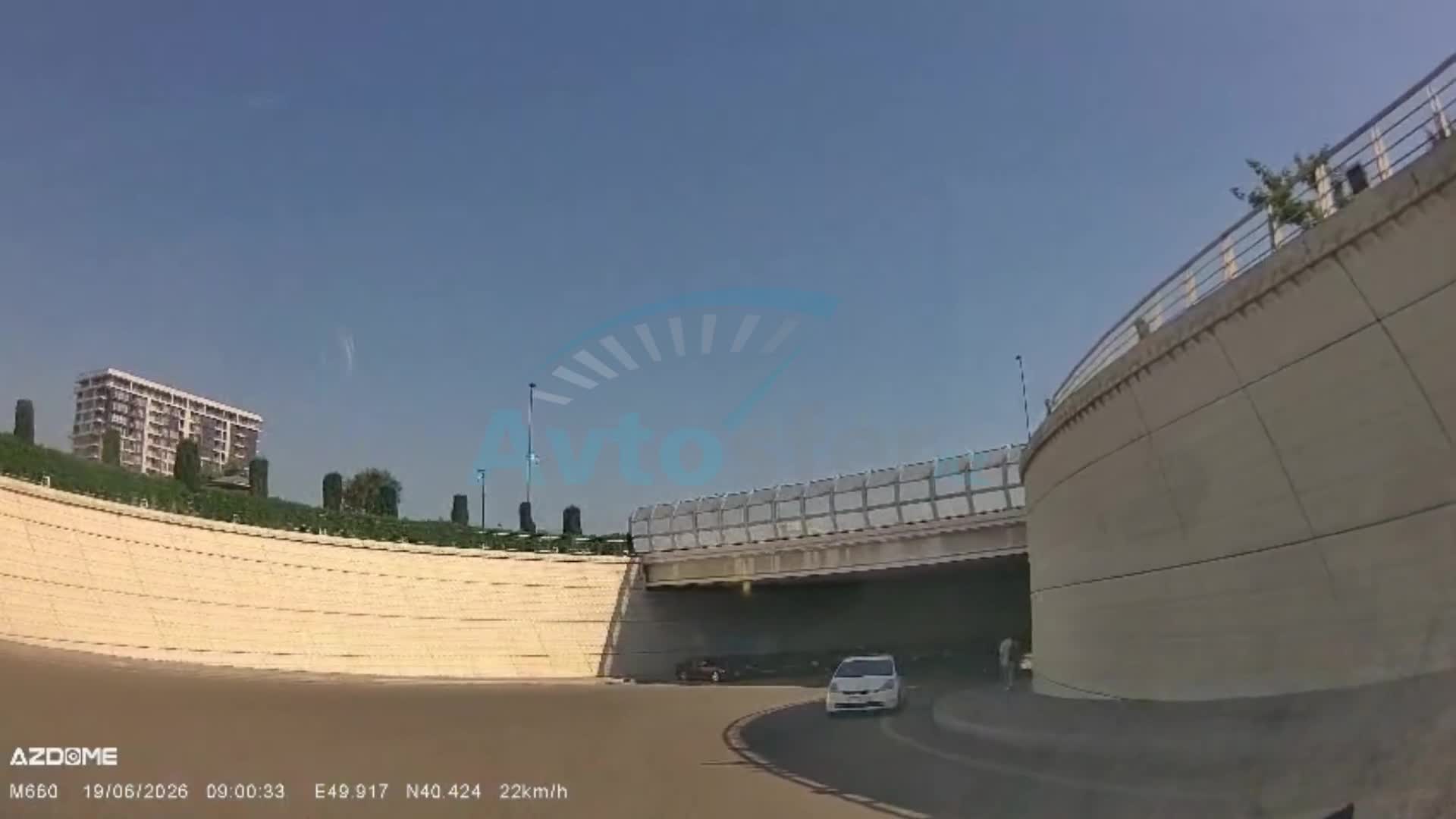 Sürücü tuneldən əks istiqamətdə çıxdı