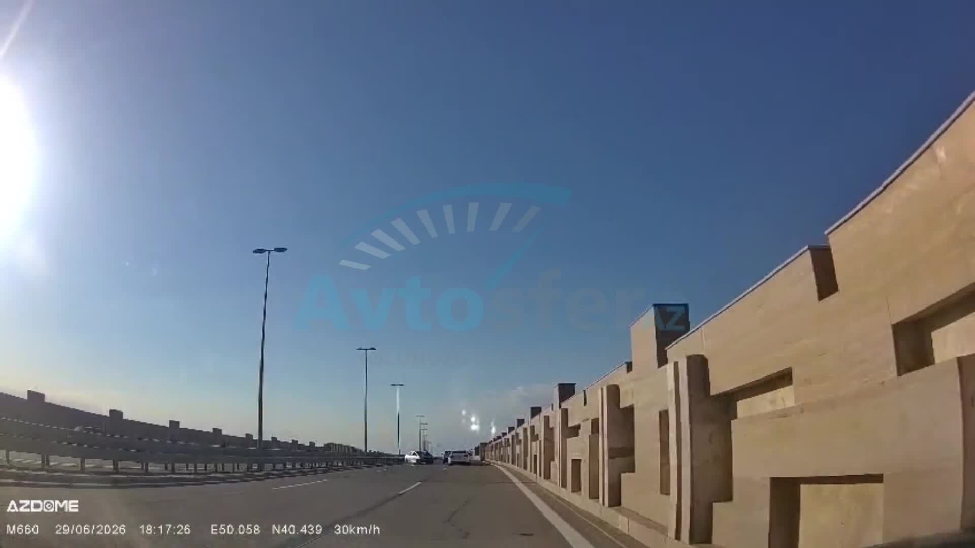 Zığ yolunda zəncirvari qəza - Üç avtomobil toqquşdu