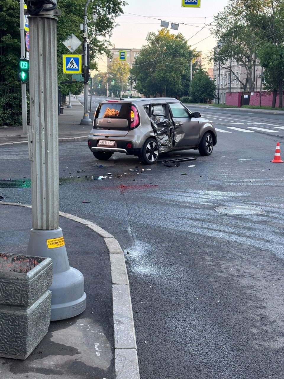 Xanım sürücü motosikletə yol vermədi
