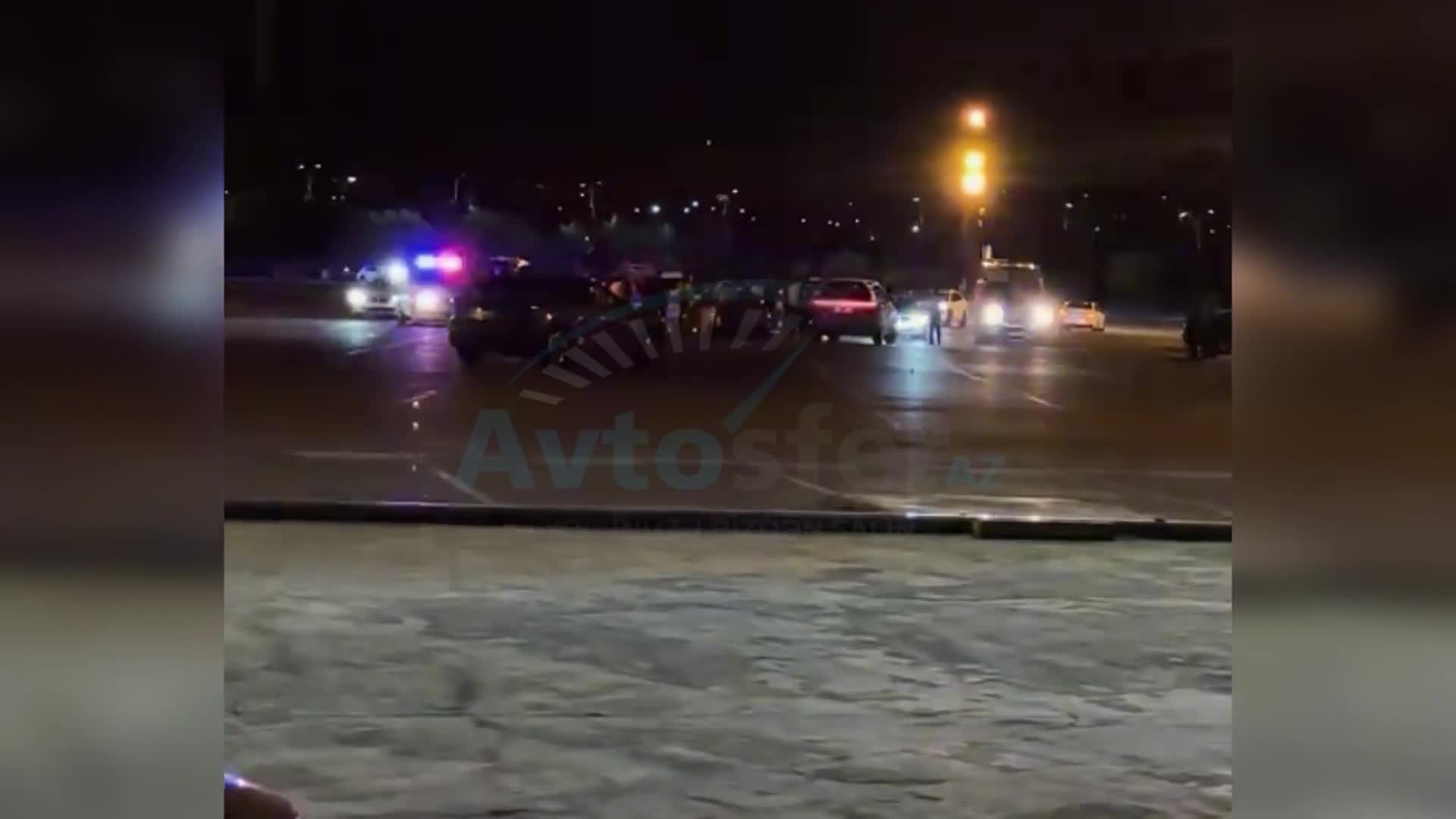 Bayraq Meydanı yaxınlığında “BMW” motosikletlə toqquşdu 
