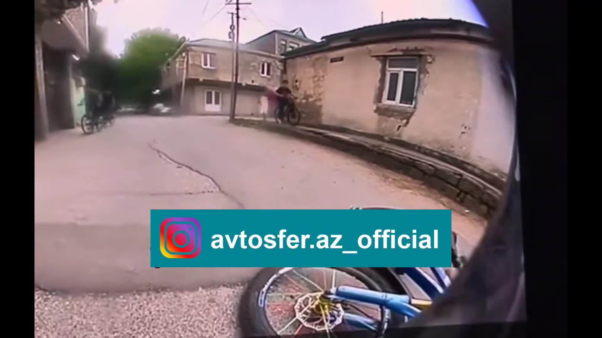 Velosipedlə yola çıxan azyaşlı avtomobillə toqquşdu