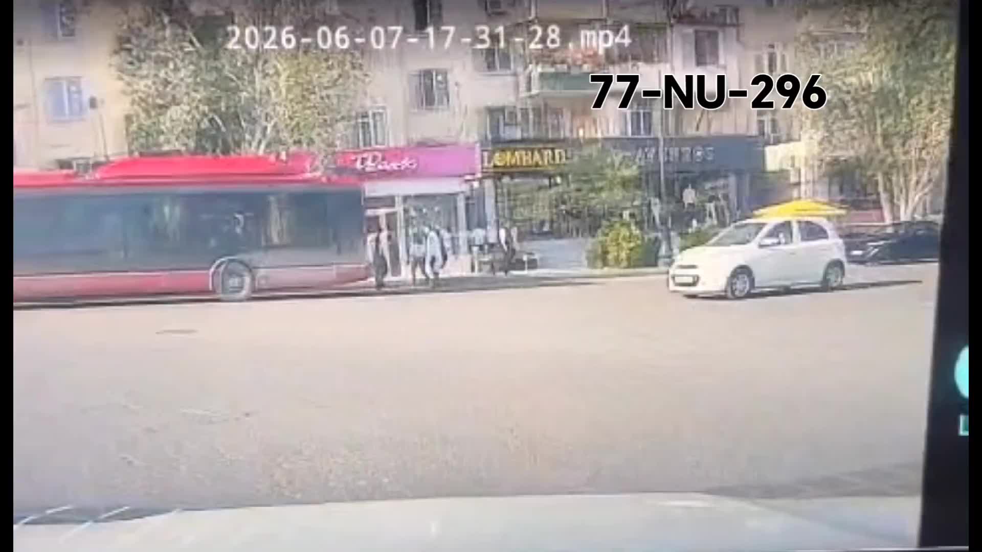 Sürücülər bu dairədə qaydaları hələ də bilmirlər