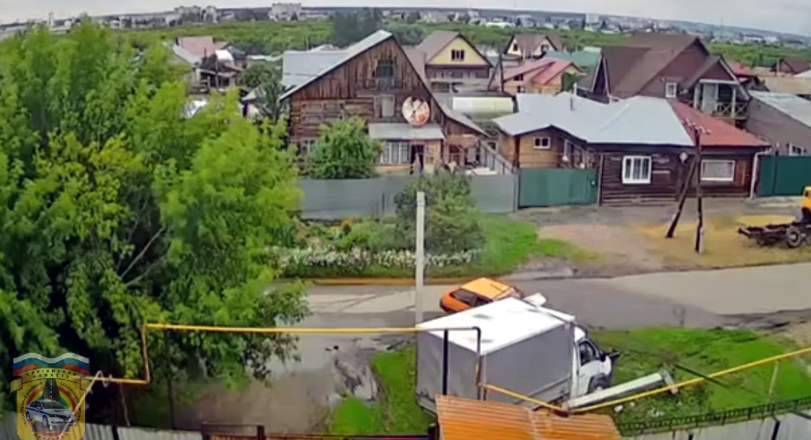 Yeniyetmə valideynlərinin avtomobilini qaçıraraq qəza törədib