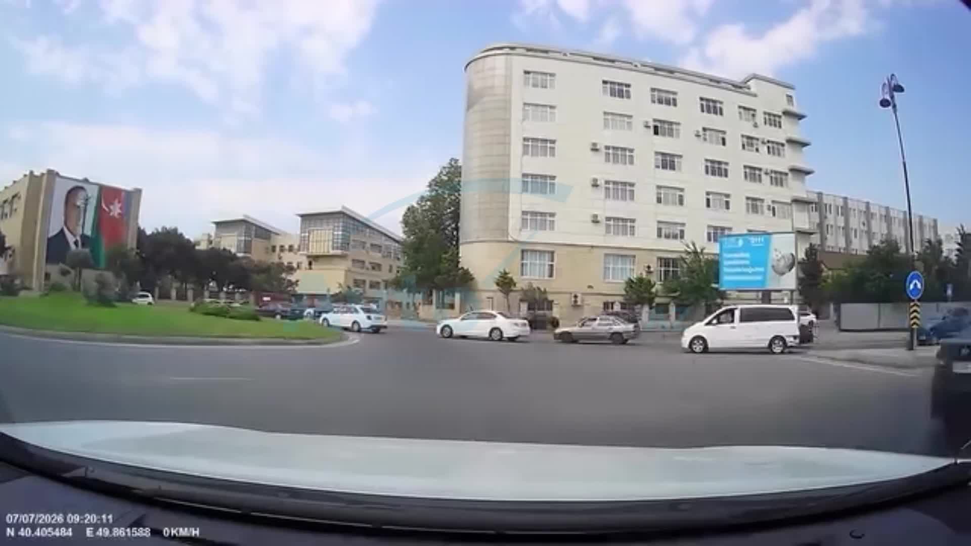 Dairədəki avtomobilə yol verməyib qəza şəraiti yaratdı 