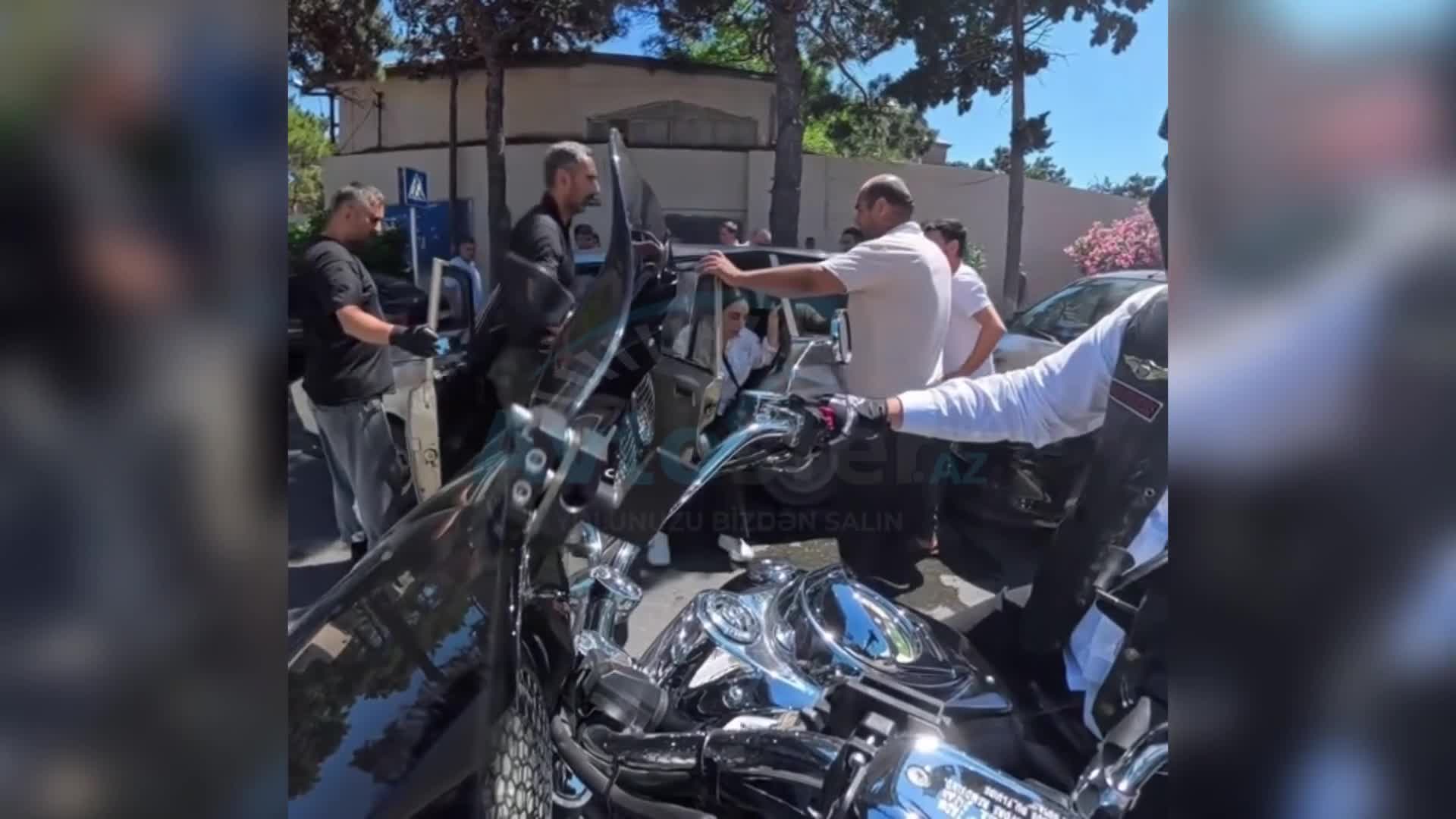  “Nissan” piyadaya yol verən “VAZ”a çırpıldı