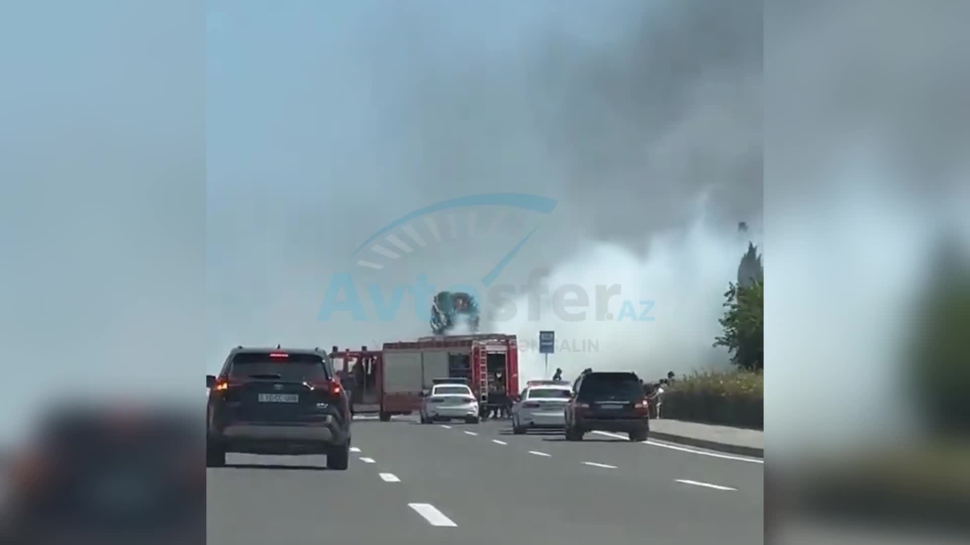 Zuğulbada “Mercedes Vito” yanaraq kül oldu