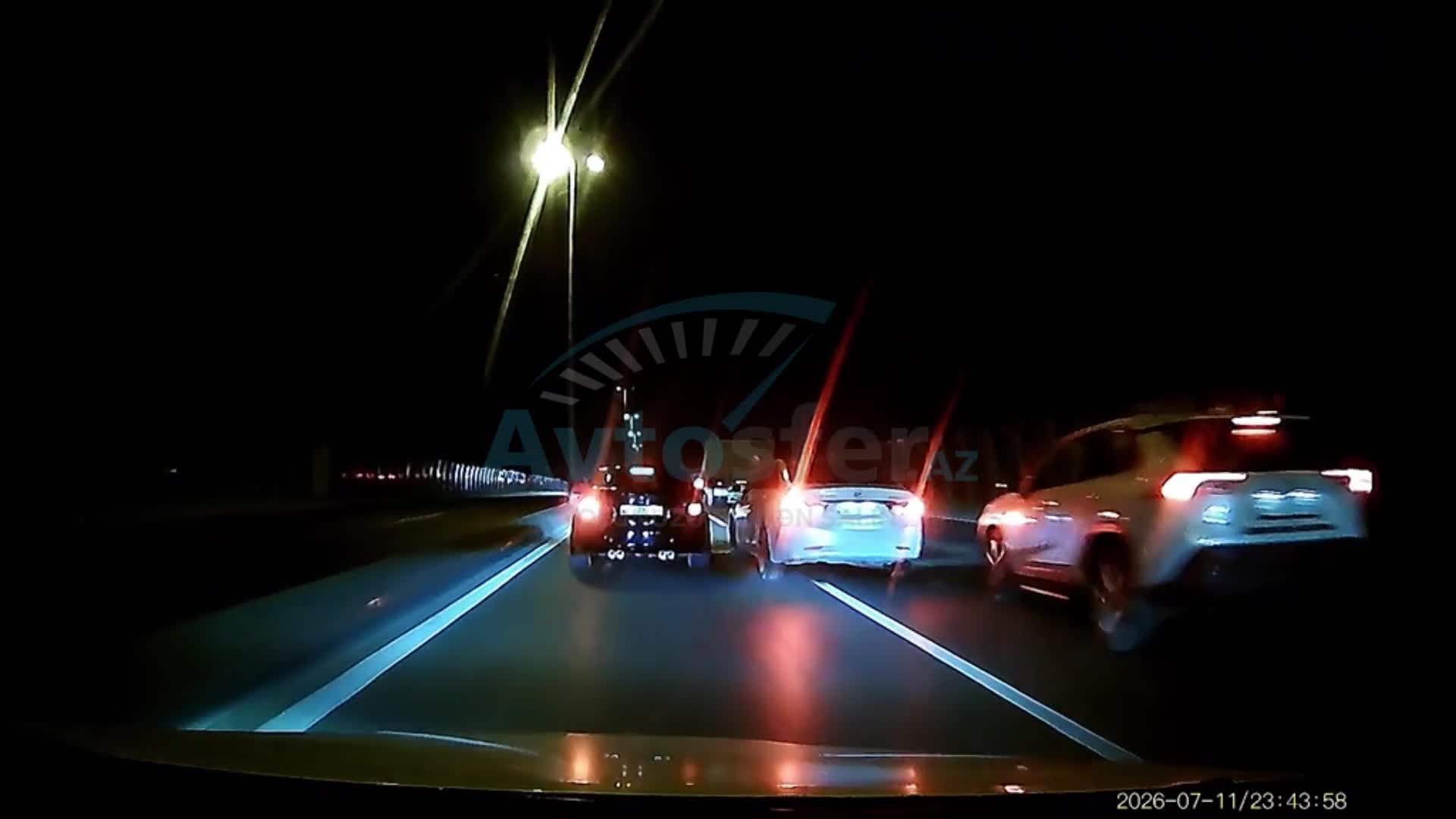 Prospektdə təhlükəli manevr edən sürücü qəzadan güclə yayındı