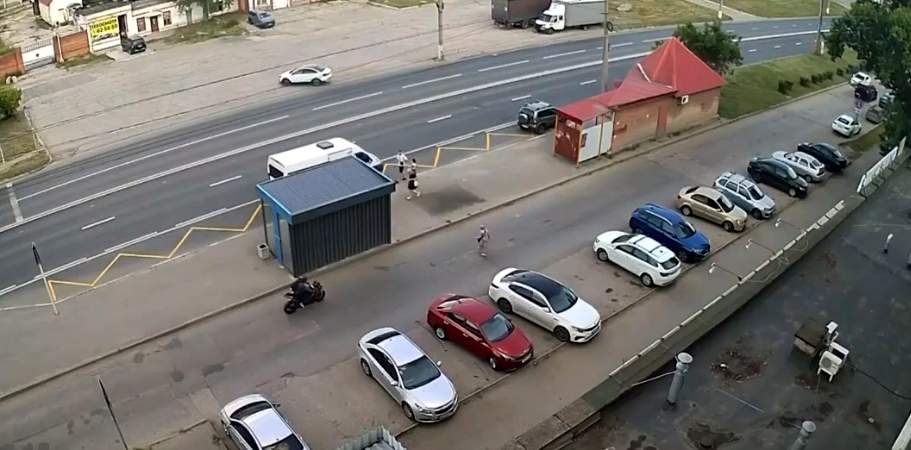 Polis  motosikletçini axtarır 