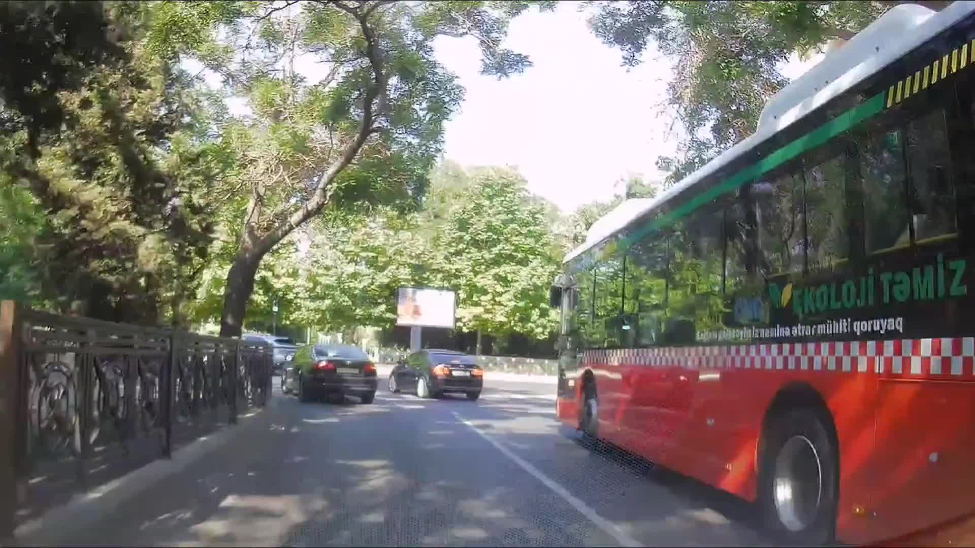 BakuBus sürücüsü qadağanedici işığı saymadı