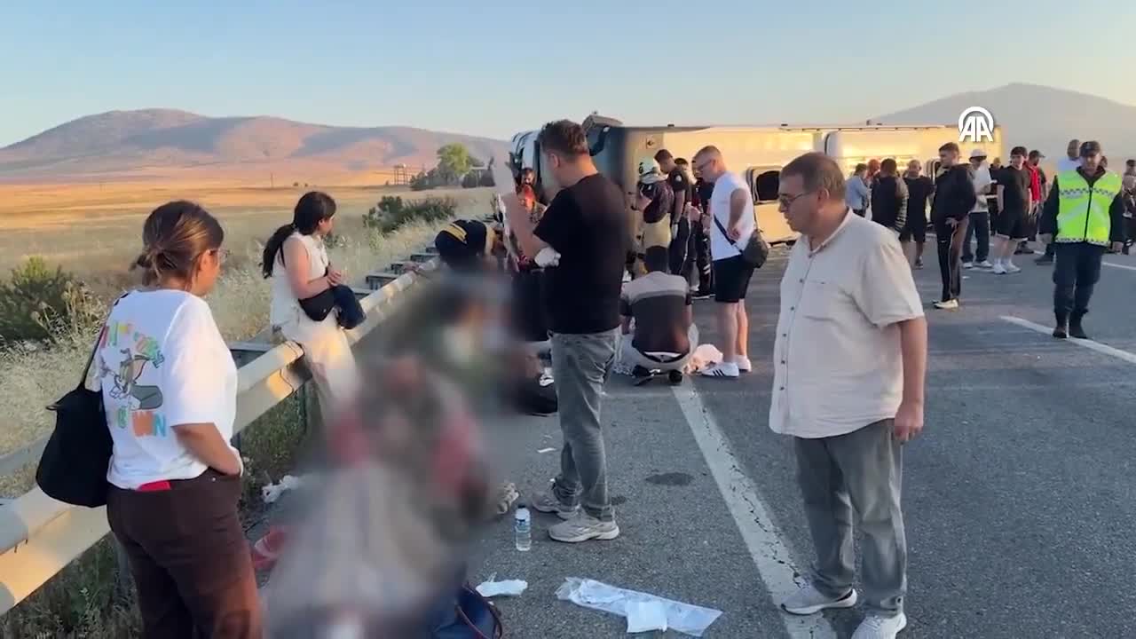 İstanbuldan Kuşadasına gedən avtobus aşdı