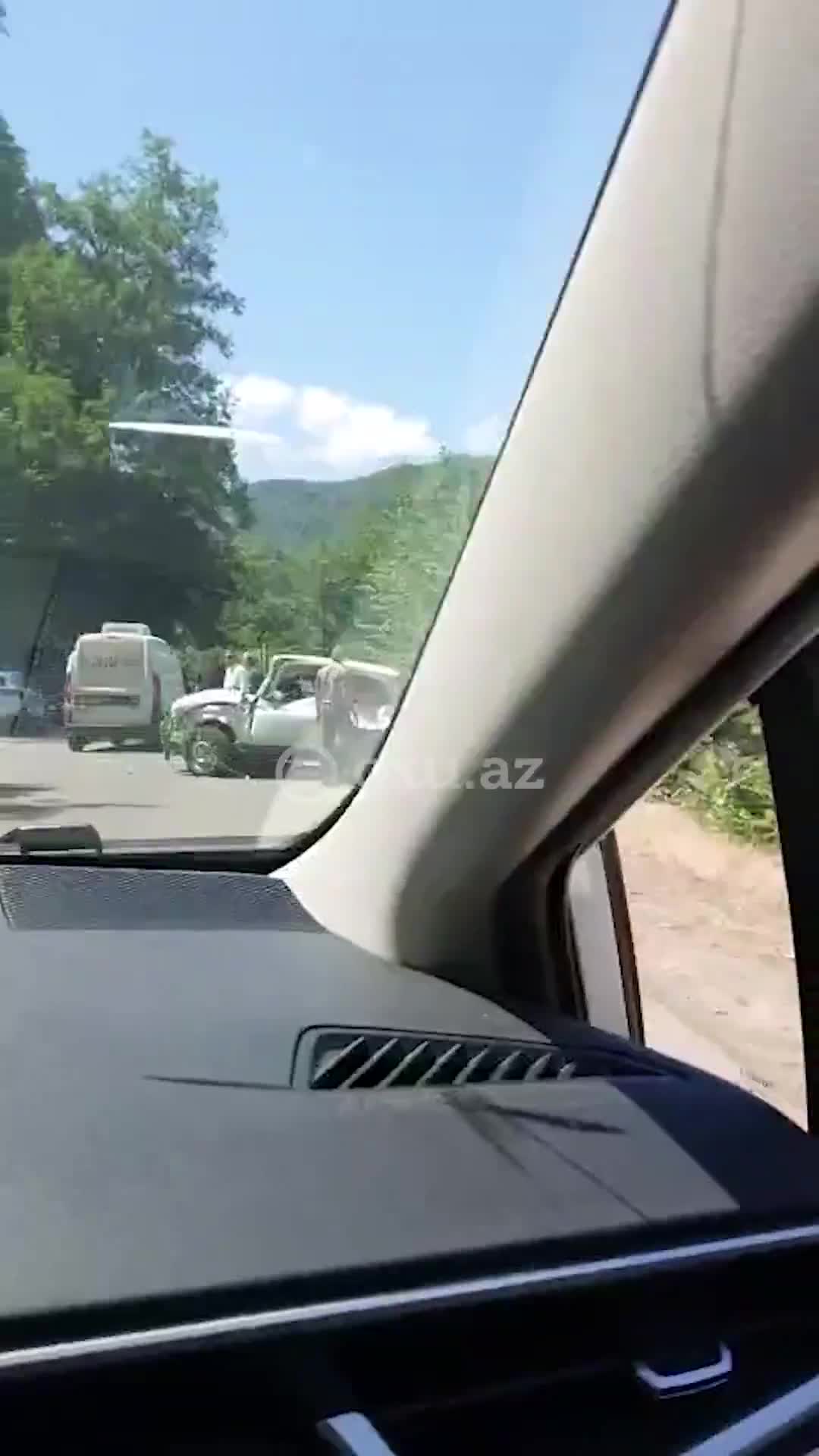 Lerikdə "Niva" aşıb 