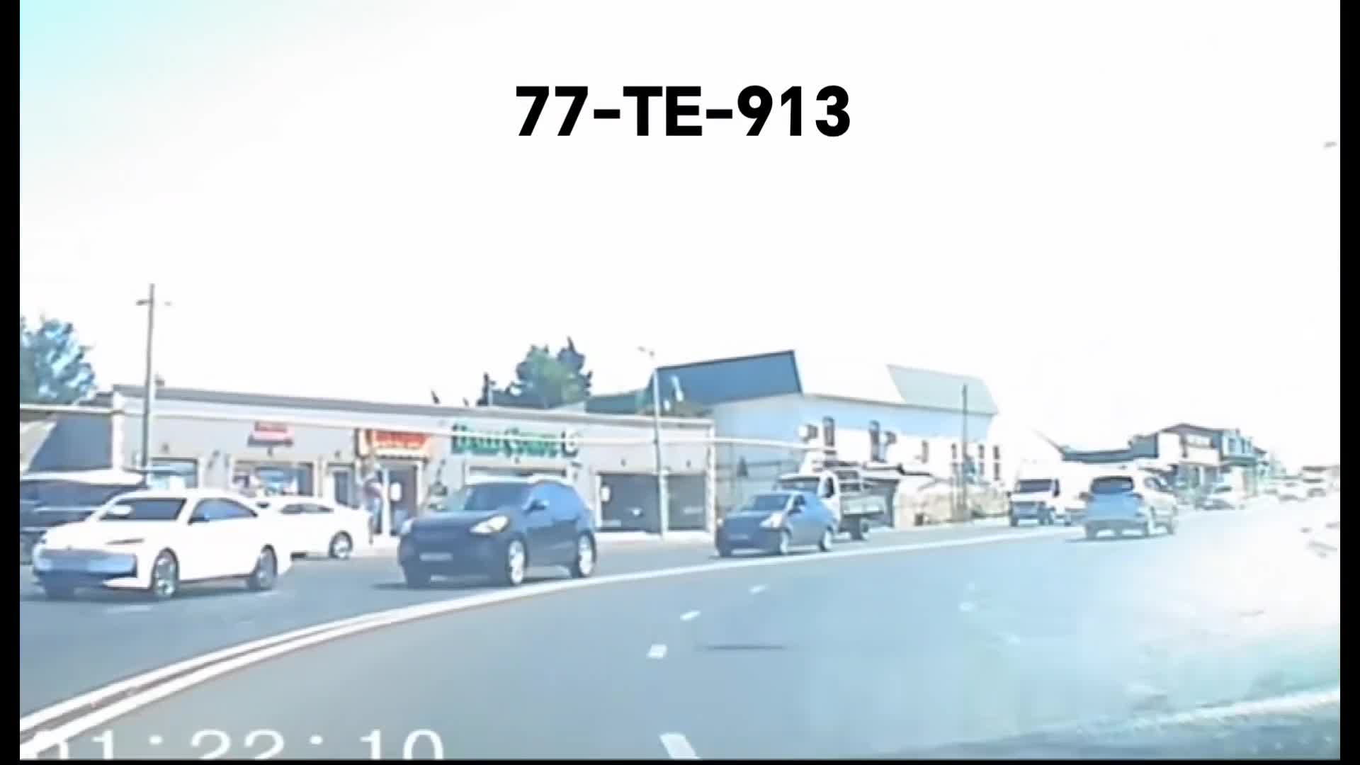 Qırmızı işığa düşmək istəməyən sürücü qəza şəraiti yaratdı