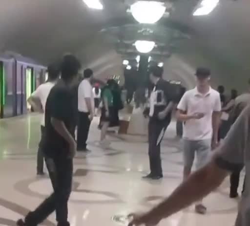 Metronun bu stansiyasında qatarların hərəkəti dayandı