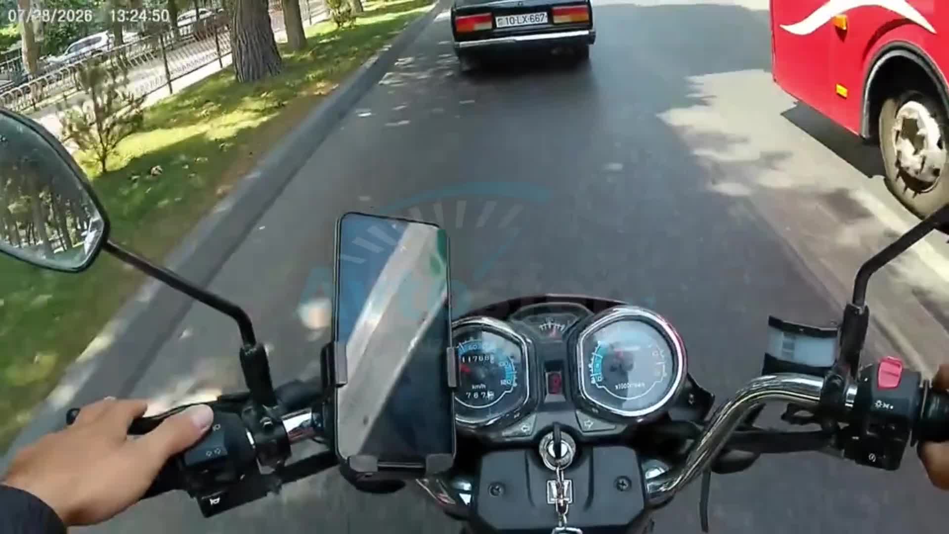 Piyada keçidində yol vermək üstündə mübahisə