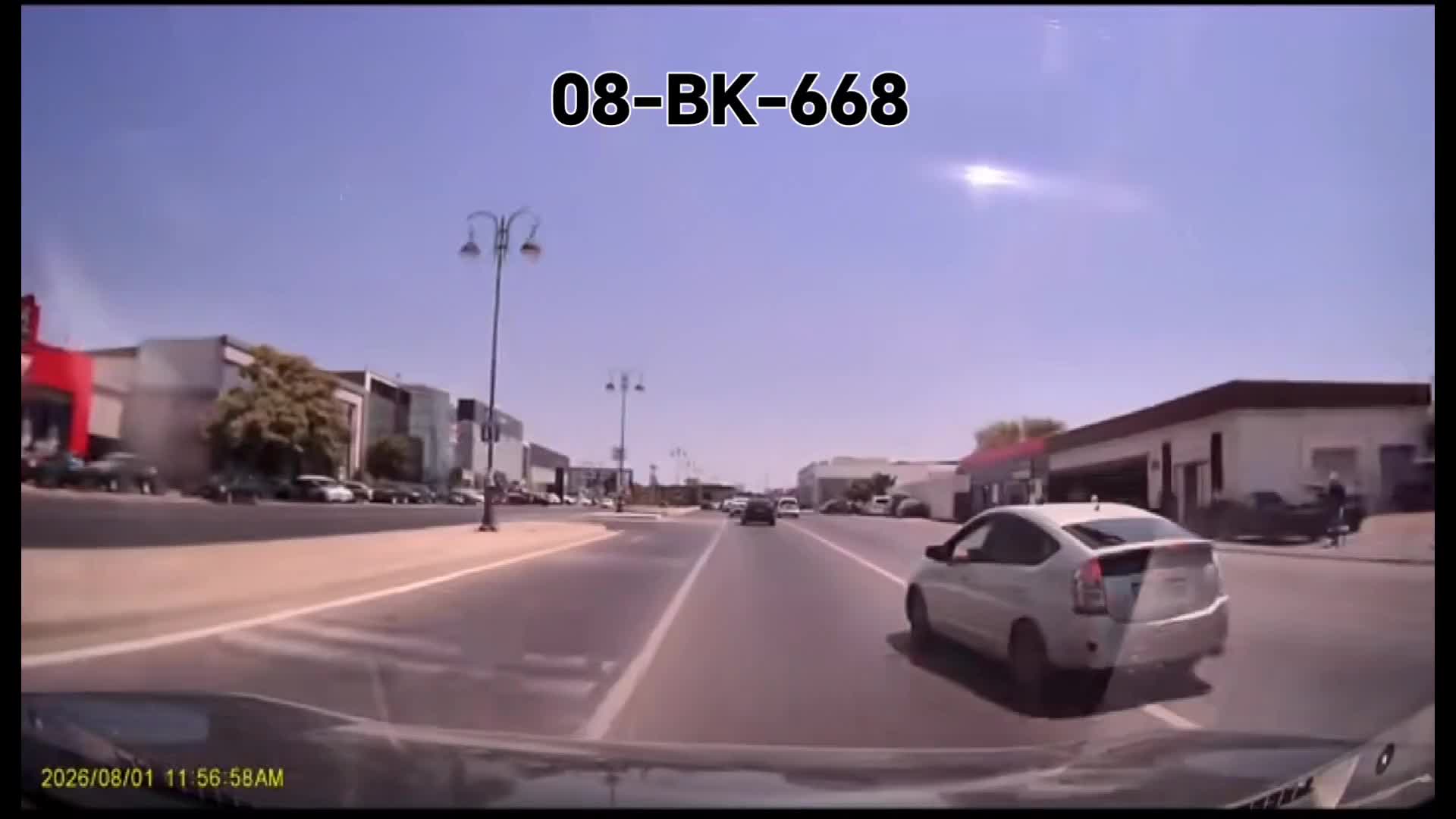 Yolunu qısaltmaq istəyən sürücü qəza şəraiti yaratdı 