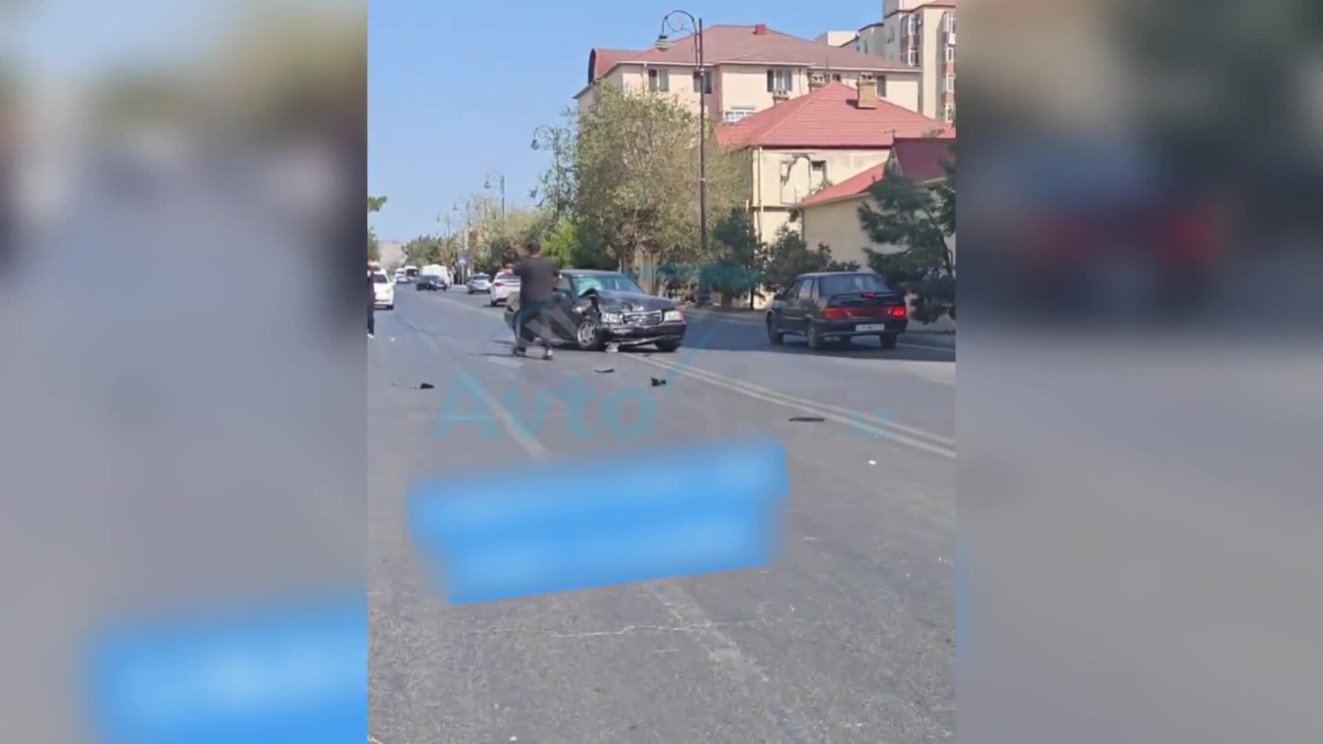 Lökbatanda qəza: “Mercedes” və “Toyota” toqquşdu