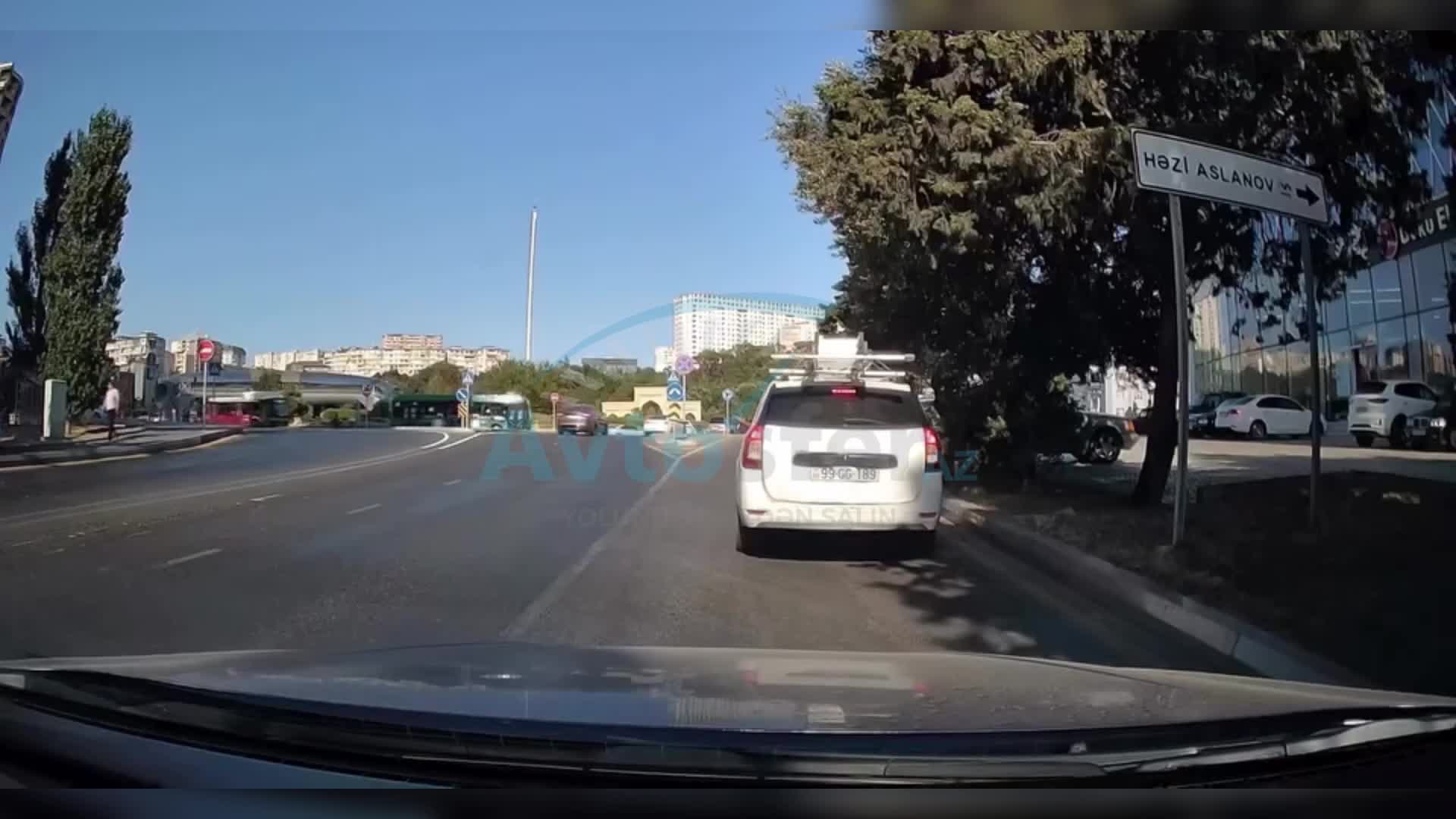 Yolu bağladı, geriyə sürərək qəza şəraiti yaratdı