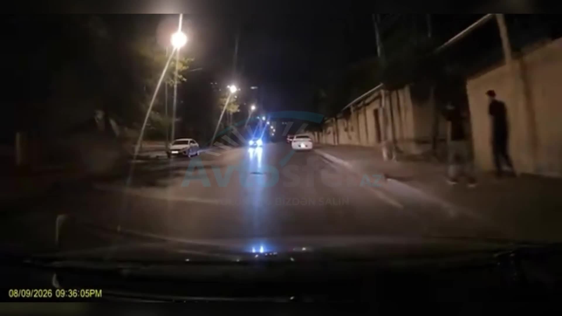 Günəşlidə avtobus sürücüsü əks yola çıxıb maşının üzərinə sürdü