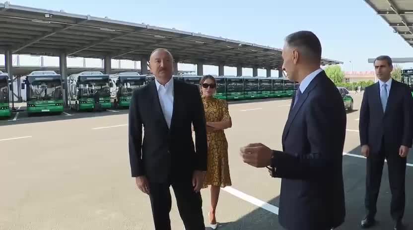 Prezident Naxçıvanda yeni avtobuslara baxıb
