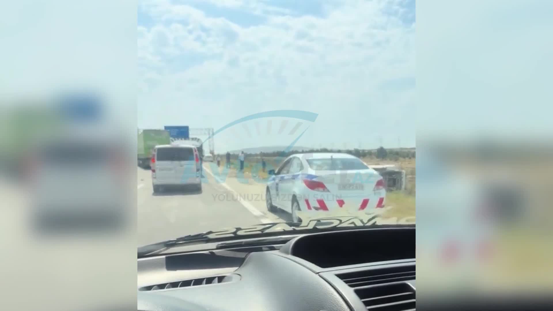 Salyanda iki yük maşını toqquşdu, sürücülərdən biri yaralandı 