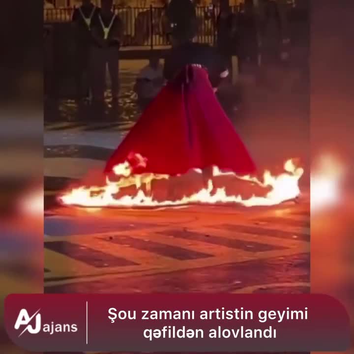 Şou zamanı artistin geyimi qəfildən alovlandı