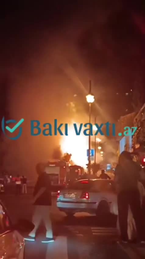 Heydər Əliyev Sarayının yaxınlığında avtobus yanıb