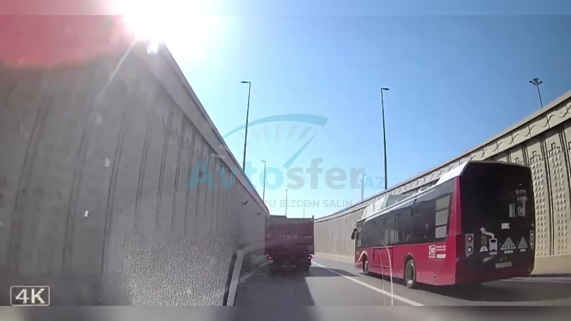 Yük maşını az qala qəzaya düşəcəkdi