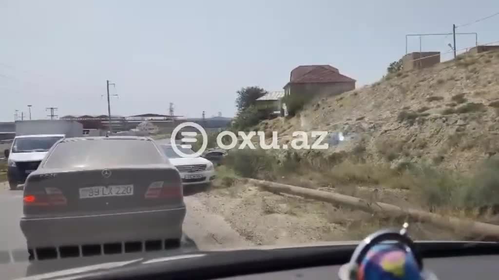 Lökbatan-Qobu yolunda avtomobil aşıb