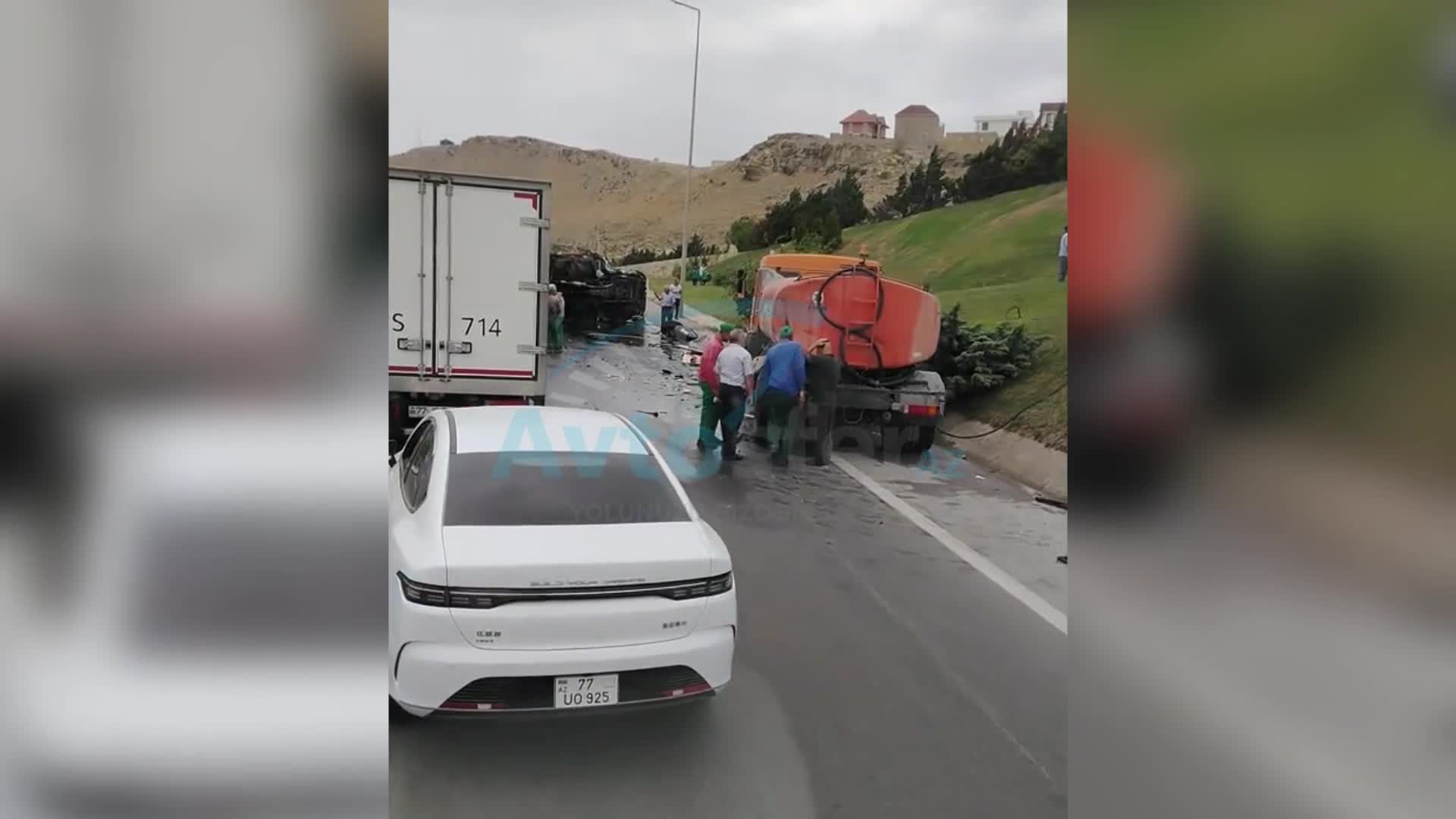 Kənar Dairəvi yolda yük maşını aşdı
