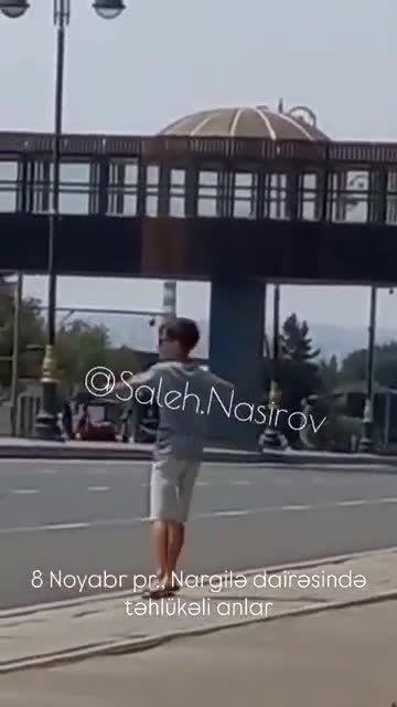 Yolun ortasında təhlükəli hərəkətlər etdilər