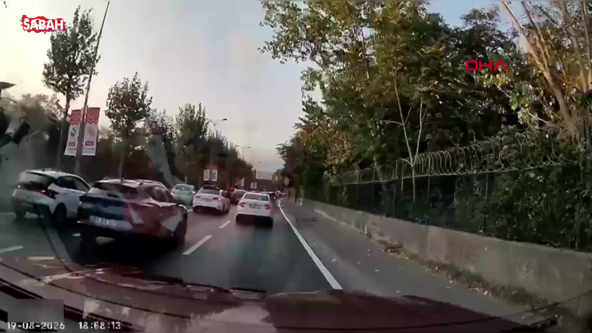 İstanbulda ağır qəza: Maşın havaya qalxıb əks istiqamətə düşdü