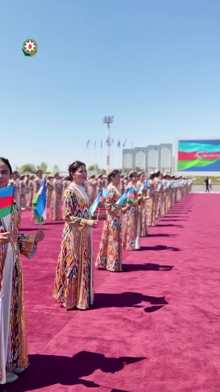İlham Əliyevin Buxarada qarşılanma mərasimindən