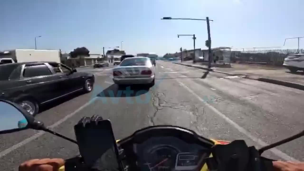 Biri qəza şəraiti yaratdı, digəri motosikleti vurub getdi